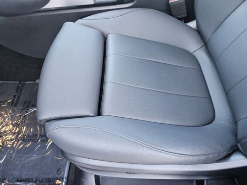 Certified 2025 Mercedes-Benz GLB 250 4MATIC image 24