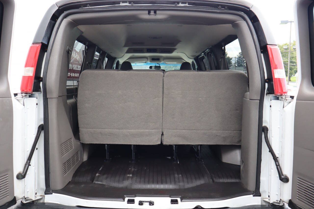Used 2018 Chevrolet Express 2500 LS w/ Driver Convenience Package RWD image 4