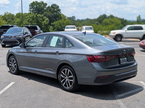 Used 2025 Volkswagen Jetta SE w/ Sunroof Package FWD image 7