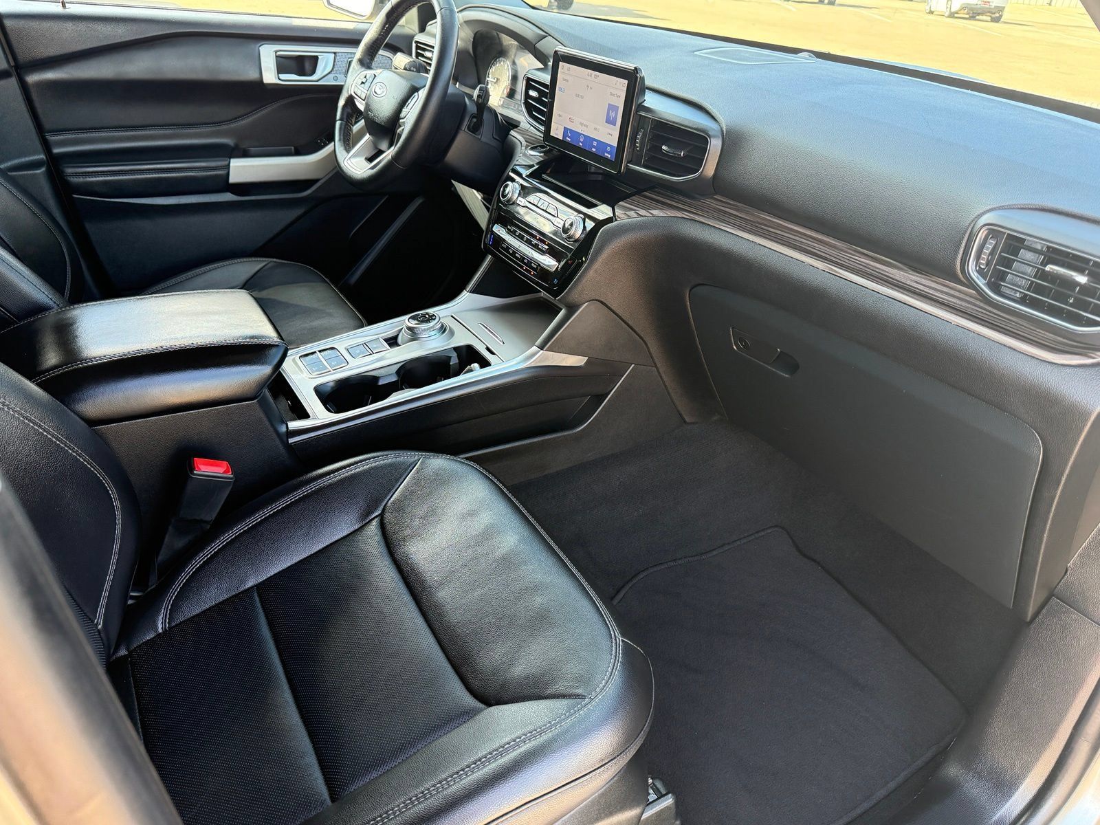 Certified 2024 Ford Explorer Limited RWD image 17