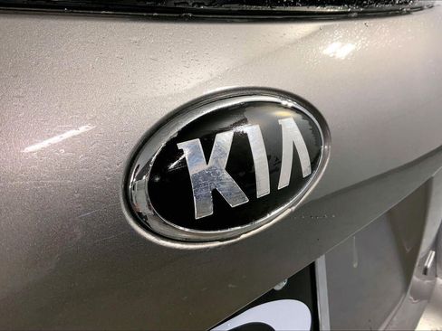 Used 2019 Kia Sorento LX image 29
