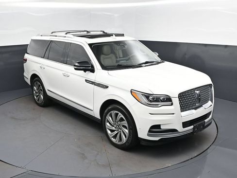 Used 2023 Lincoln Navigator Reserve AWD/4WD image 1