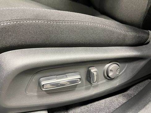 Used 2025 Honda CR-V EX image 17