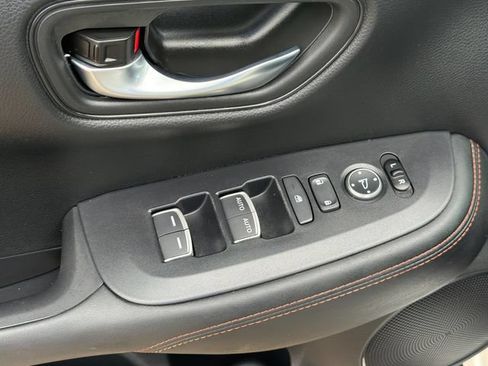 Used 2025 Honda HR-V Sport image 13
