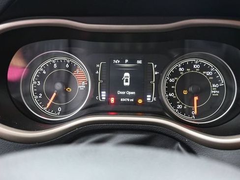 Used 2016 Jeep Cherokee Latitude w/ Safety/Convenience Group AWD/4WD image 27