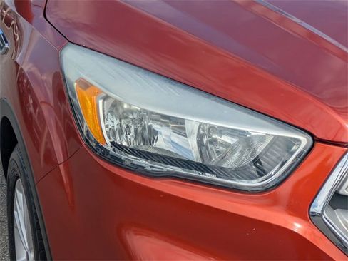 Certified 2019 Ford Escape SE image 10