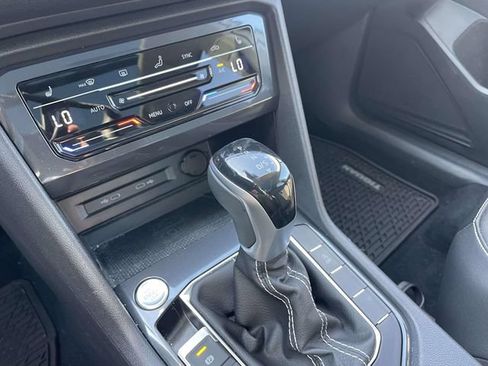 Used 2022 Volkswagen Tiguan SE FWD image 30