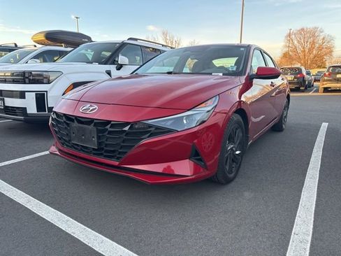 Used 2022 Hyundai Elantra SEL w/ Convenience Package image 1