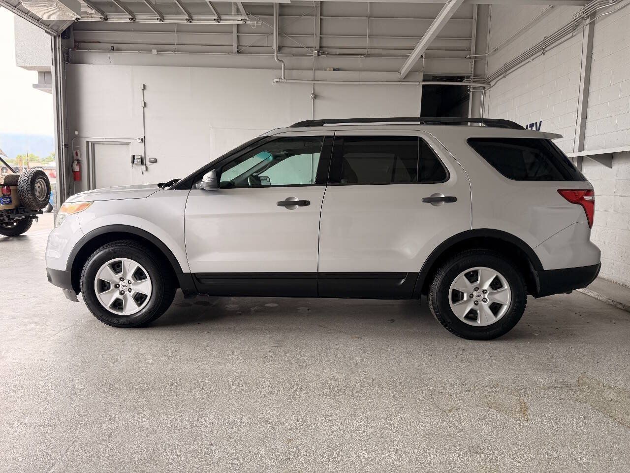 Used 2013 Ford Explorer FWD image 9