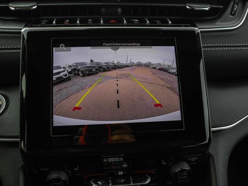 New 2025 Jeep Grand Cherokee Altitude image 18