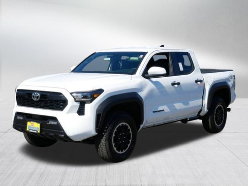 Used 2025 Toyota Tacoma TRD Off-Road AWD/4WD image 3
