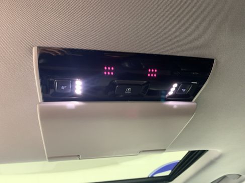 Used 2018 Chevrolet Tahoe LT RWD image 30