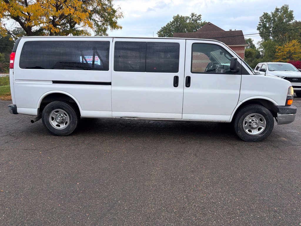 Used 2019 Chevrolet Express 3500 LT w/ LT Preferred Equipment Group RWD image 4