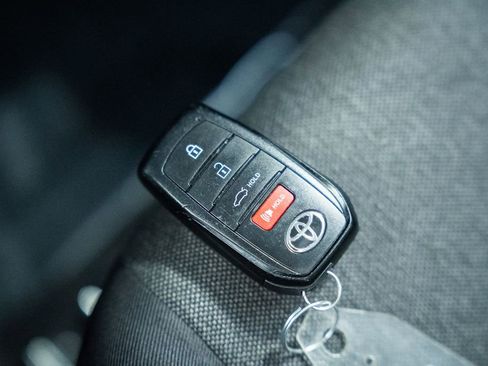 Used 2025 Toyota Camry LE image 41