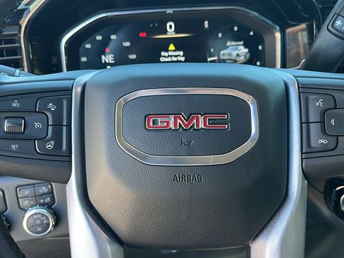 Used 2025 GMC Sierra 1500 SLT image 15