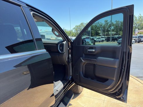 Used 2022 Chevrolet Silverado 1500 LTZ AWD/4WD image 19