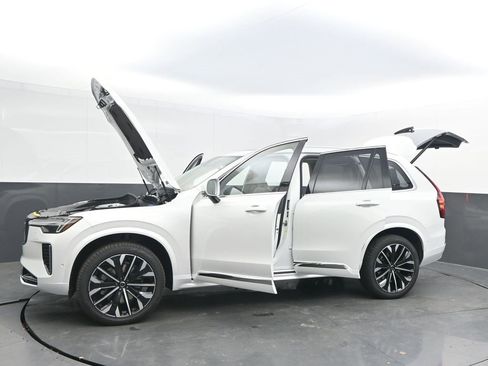 New 2026 Volvo XC90 B6 Ultra w/ Protection Package image 40