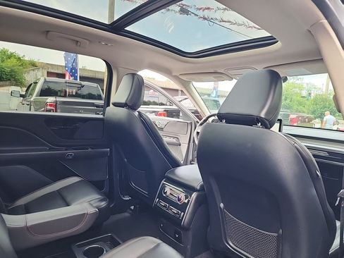 Used 2022 Lincoln Aviator AWD w/ Premium Package image 37