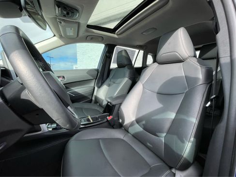 Used 2023 Toyota Corolla Cross XLE image 21