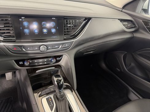 Used 2018 Buick Regal Essence w/ Driver Confidence Package #1 AWD/4WD image 12
