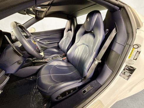 Certified 2022 Ferrari F8 Tributo RWD image 9