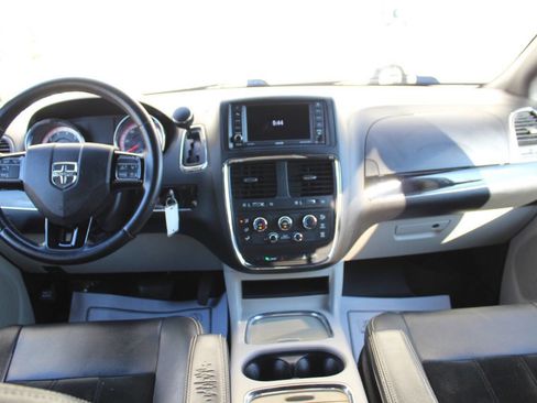 Used 2018 Dodge Grand Caravan SXT image 19