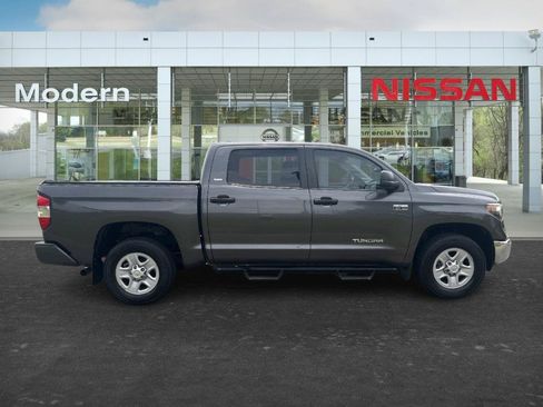 Used 2020 Toyota Tundra SR5 w/ SR5 Convenience Package AWD/4WD image 7