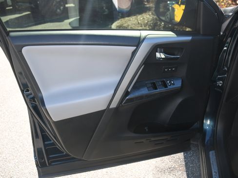 Used 2017 Toyota RAV4 Limited image 10