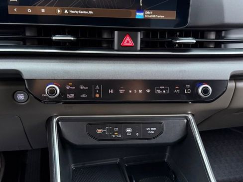 Used 2025 Kia Carnival EX FWD image 22
