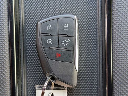 Used 2022 Chevrolet Silverado 1500 ZR2 w/ Technology Package AWD/4WD image 32
