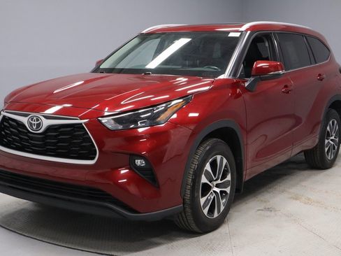 Used 2022 Toyota Highlander XLE image 6