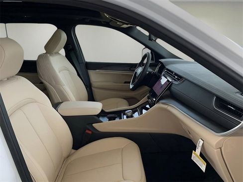 New 2025 Jeep Grand Cherokee L Limited w/ Luxury Tech Group II image 34