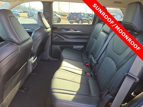Used 2025 INFINITI QX60 Pure image 11
