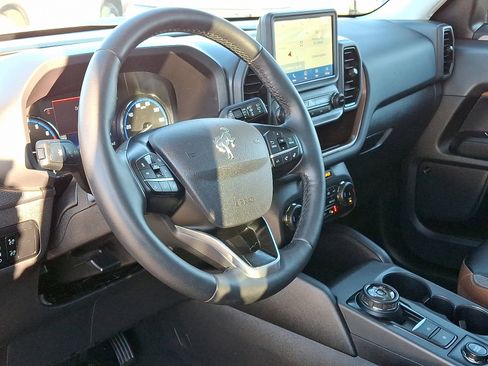 Used 2024 Ford Bronco Sport Outer Banks w/ Tech Package image 16