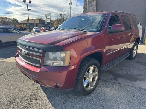 Used 2011 Chevrolet Suburban LT image 7