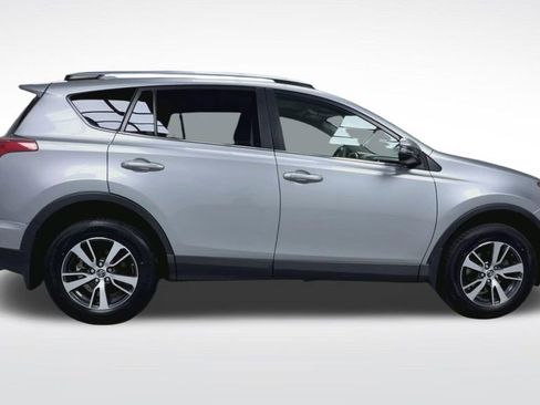 Used 2018 Toyota RAV4 XLE AWD/4WD image 9