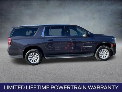 Used 2024 Chevrolet Suburban LT image 3