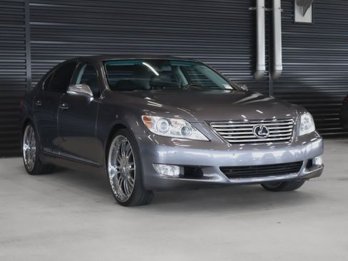 Used 2012 Lexus LS 460 w/ Luxury Value Edition RWD image 9