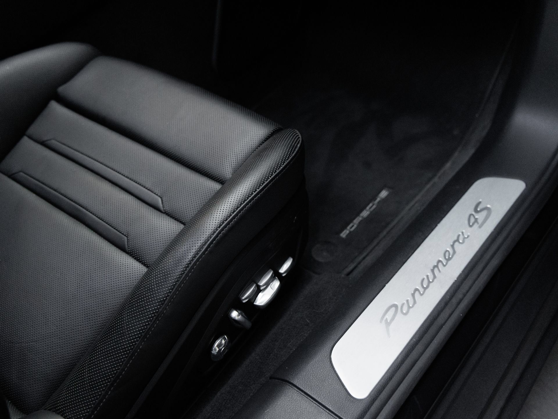Certified 2018 Porsche Panamera 4S AWD/4WD image 36