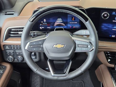 Used 2025 Chevrolet Suburban High Country AWD/4WD image 24