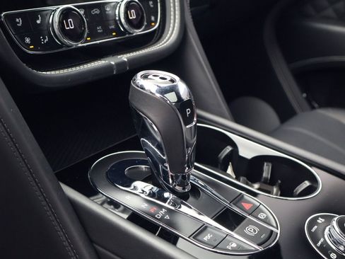 Certified 2018 Bentley Bentayga AWD/4WD image 19