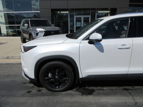 Used 2024 Toyota Grand Highlander AWD Hybrid image 2