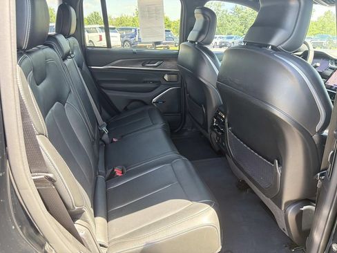 Used 2023 Jeep Grand Cherokee Overland w/ Luxury Tech Group IV AWD/4WD image 27