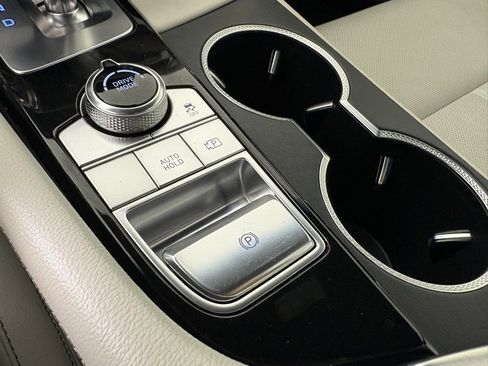 Used 2024 Genesis G70 2.5T image 35