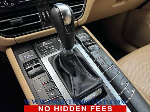 Used 2021 Porsche Macan image 32