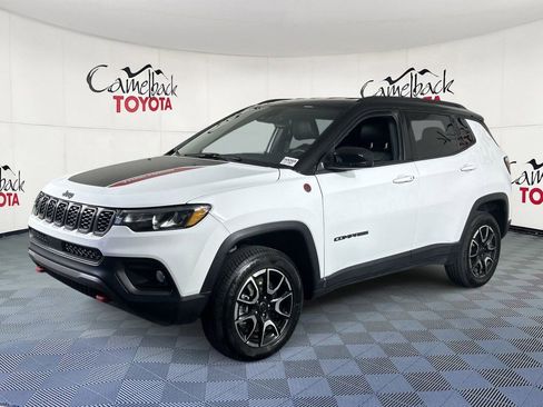 Used 2025 Jeep Compass Trailhawk image 2
