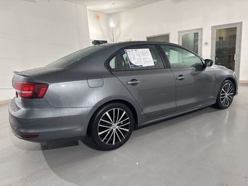 Used 2016 Volkswagen Jetta Sport image 16