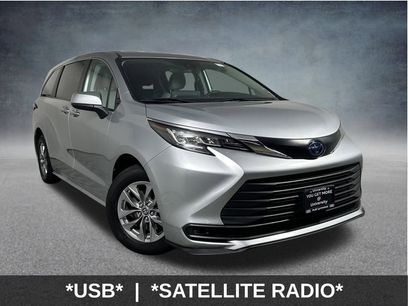 Used 2022 Toyota Sienna LE