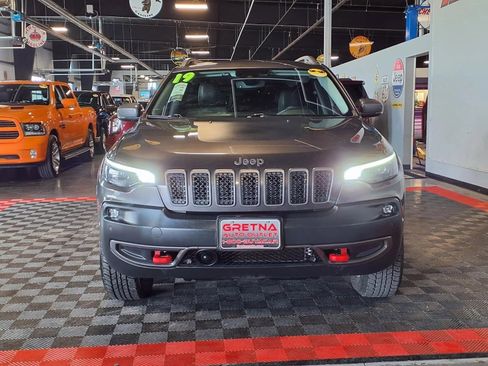 Used 2019 Jeep Cherokee Trailhawk AWD/4WD image 2