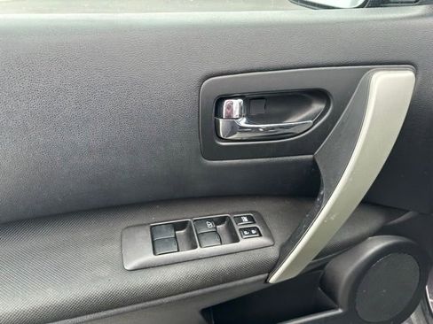 Used 2013 Nissan Rogue SV AWD/4WD image 3